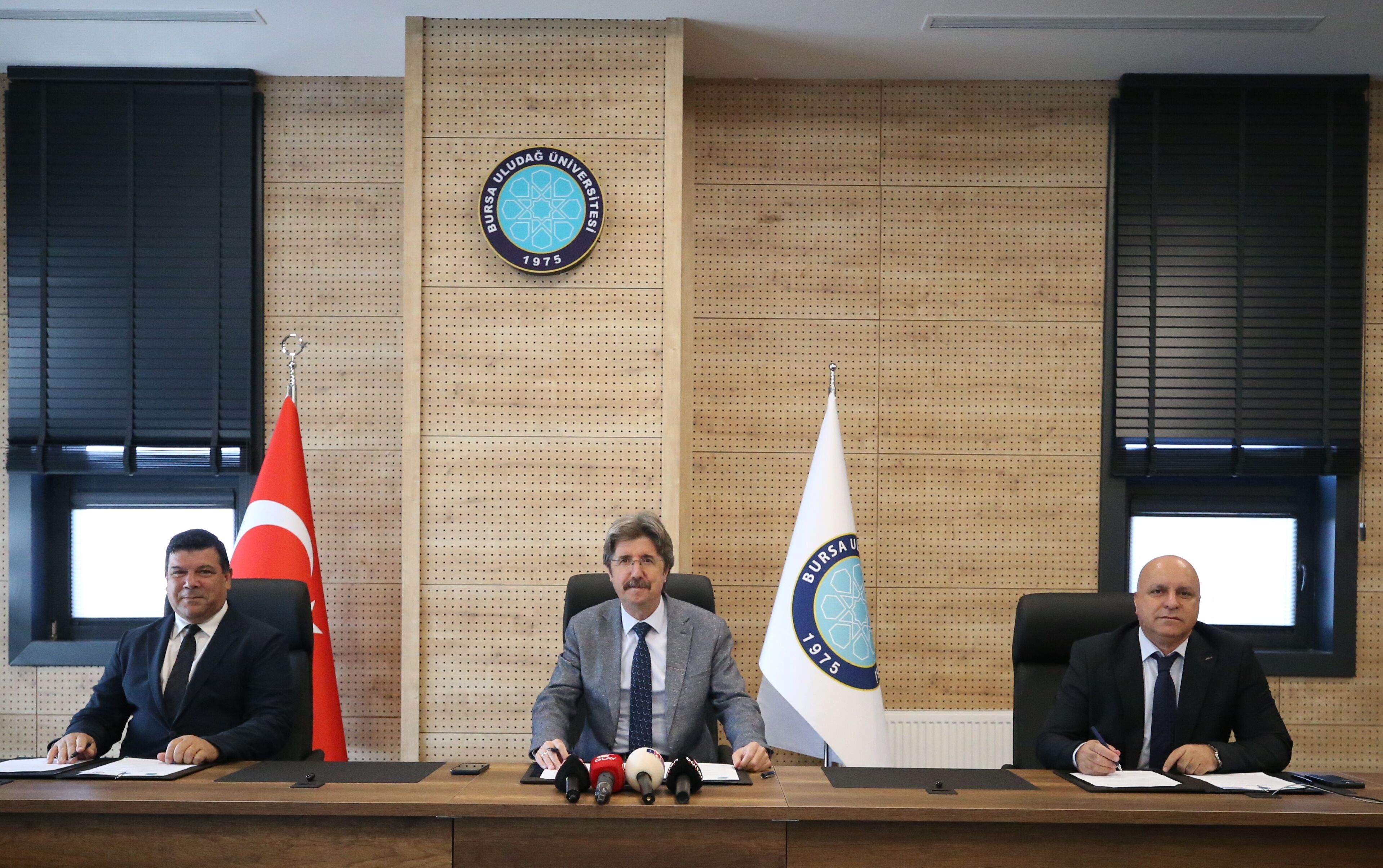 BUÜ, DAÜ ve ÜSİGED arasında akademik ve bilimsel işbirliği protokolü imzalandı