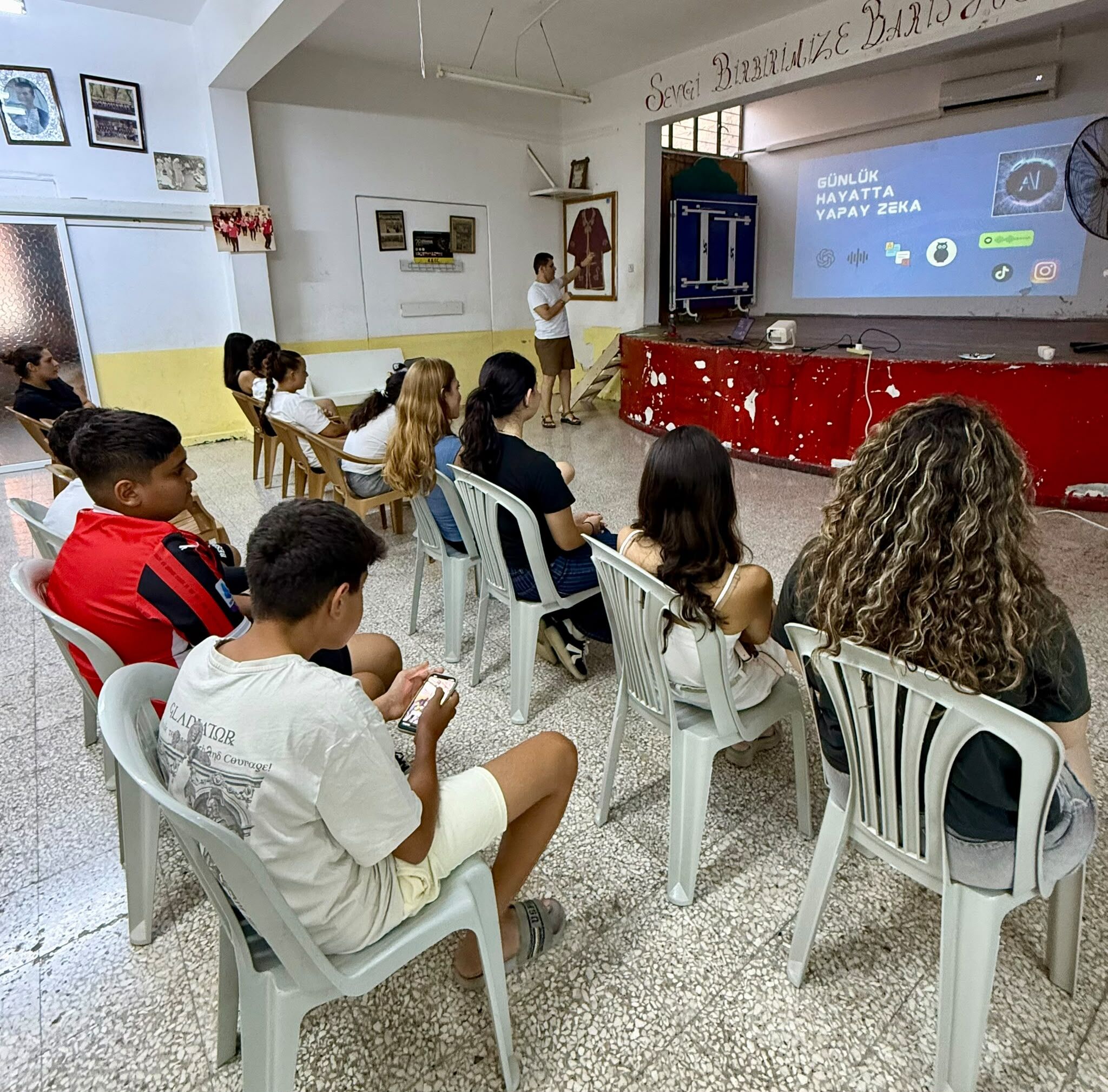 Vadili'de "Yapay Zeka ile Geleceğe Hazır Ol" semineri düzenlendi