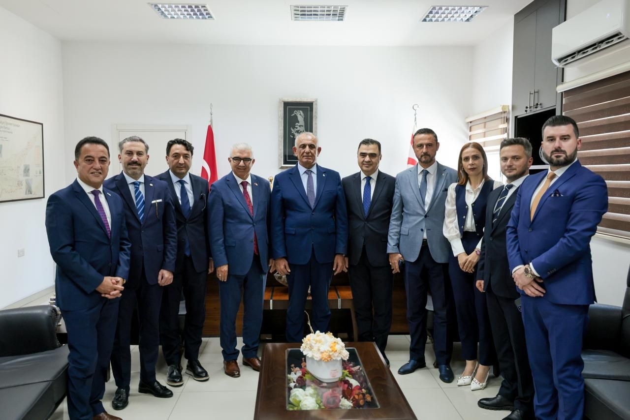 Bakan Çavuşoğlu, Türk Kızılay heyetini kabul etti