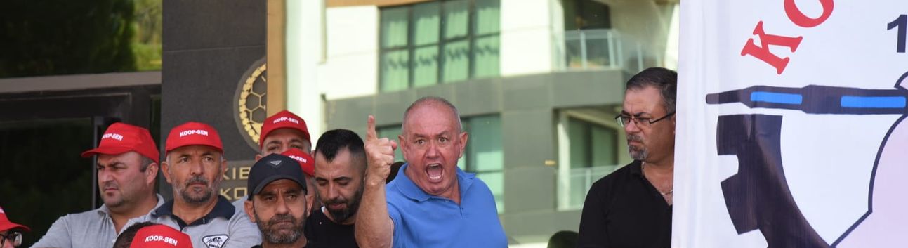 KOOP-SEN’den KOOPBANK Genel Müdürlüğü önünde eylem: “Ekonomik kuruluşlar, siyasi akılla yönetilemez”