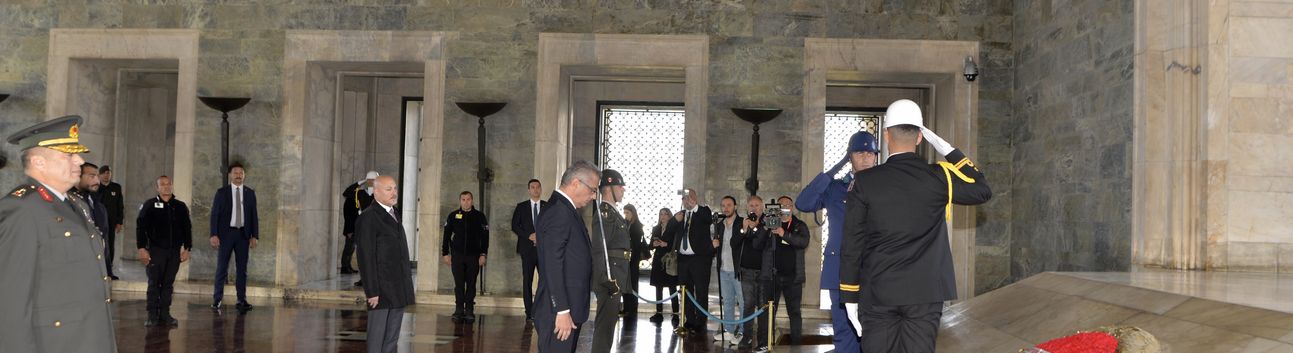 Cumhurbaşkanı Erhürman Anıtkabir’i ziyaret etti